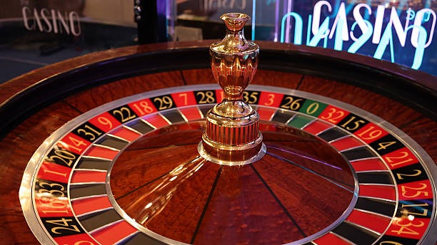 Free spin bonus round screen with multiplier symbols highlighted